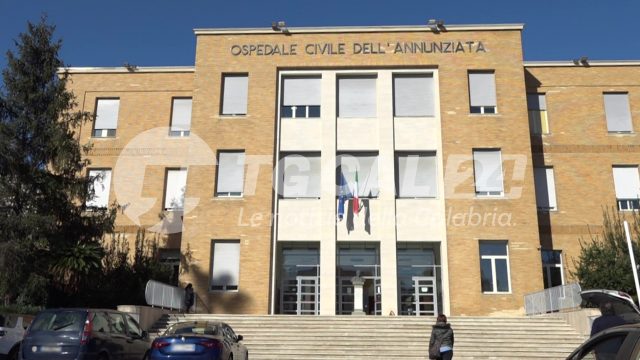 Robot e mini-incisione, a Cosenza la prima splenectomia single-port della Calabria