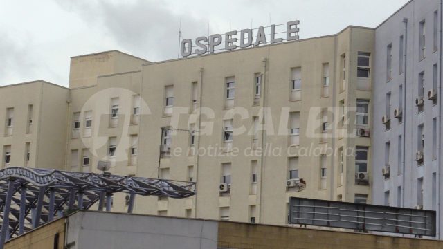 Crotone, all’ospedale torna in pieno regime il servizio di dialisi