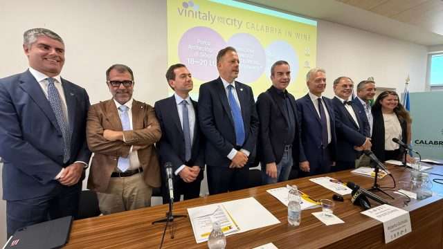 “Vinitaly and the city” 2025: presentato il programma della tre giorni
