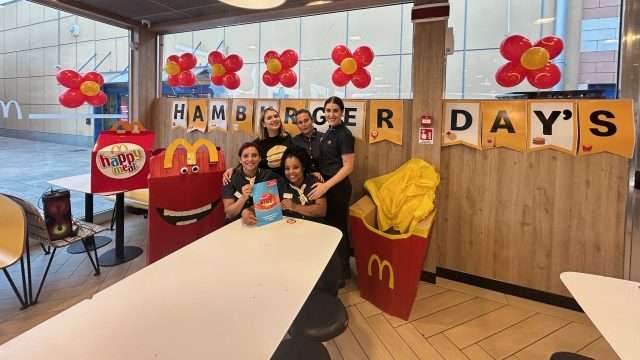 McDonald’s accoglie circa 200 bambini prima dell’inizio della scuola