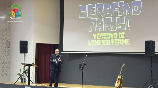 Lamezia, il vescovo Parisi agli studenti: “Abbiate il coraggio di stravivere”