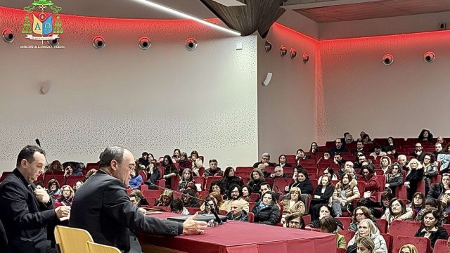 Lamezia Terme: dibattito su Chiesa, scuola e sfide digitali