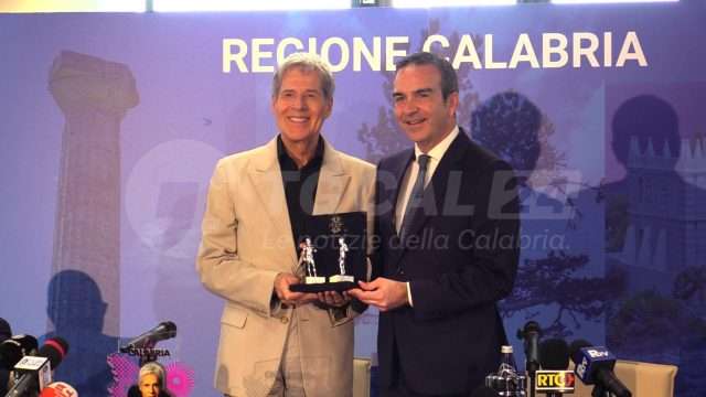 Rinviato al 2027 il tour di Baglioni: ha una polmonite interstiziale acuta