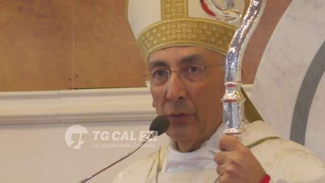Il cardinale Reina omaggia la Madonna di Capocolonna