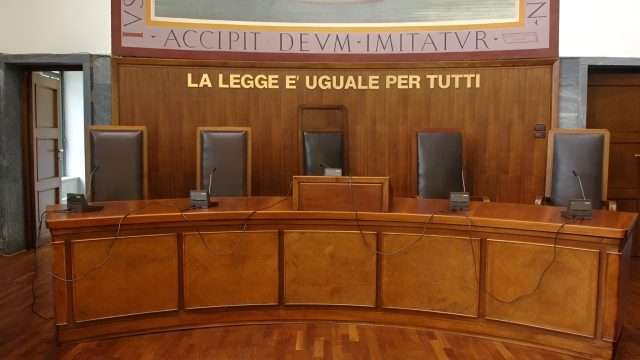 Omicidio di Cutro, ex moglie e figlio della vittima in silenzio davanti al gip