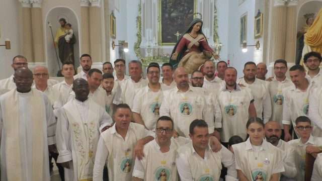 Sotto lo sguardo della Madonna della Pietà