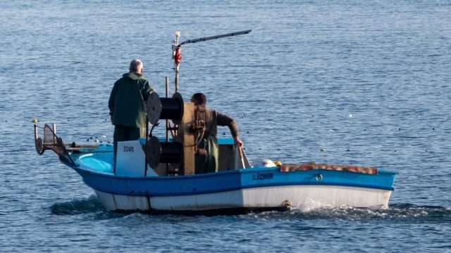 Caro carburante, la protesta si allarga: scendono in campo anche i pescatori