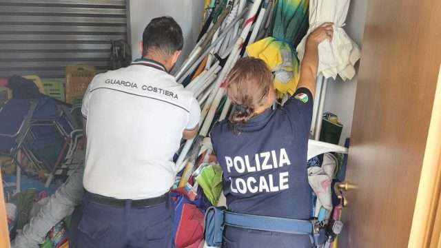 Spiagge libere, operazione a Isola Capo Rizzuto contro le occupazioni abusive