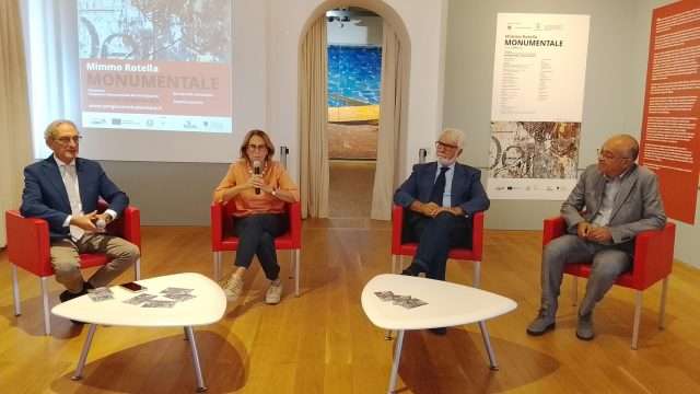 Catanzaro rende omaggio a Mimmo Rotella con una mostra “Monumentale”