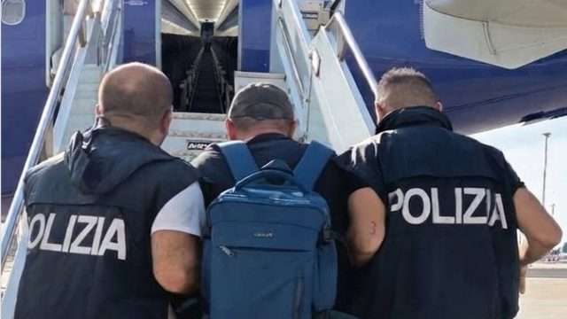 Crotone, rimpatriato 55enne georgiano: non potrà rientrare per 3 anni