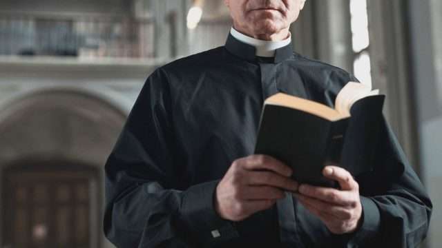 Procura di Locri: “Nessuna misura cautelare nei confronti del sacerdote”