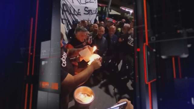 Continua la protesta degli agricoltori, a Davoli bruciate le tessere elettorali